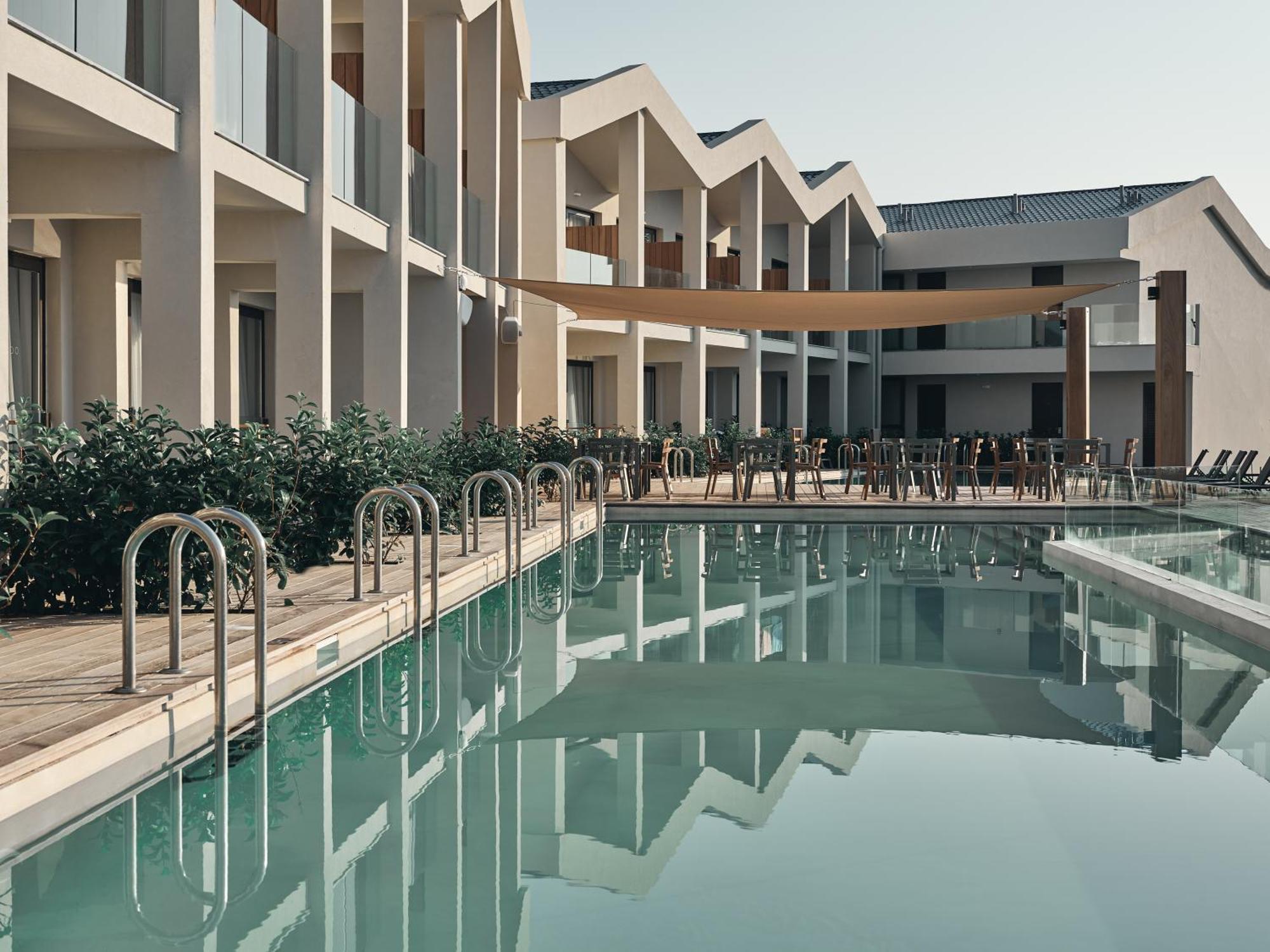 Aqua Bay Suites Plános 外观 照片